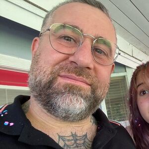 Meet your Posher, Dennis